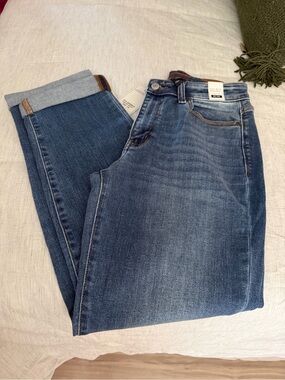 Judy Blue Women's Medium Blue Slim Straight Jeans